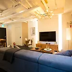 Uh Suite House